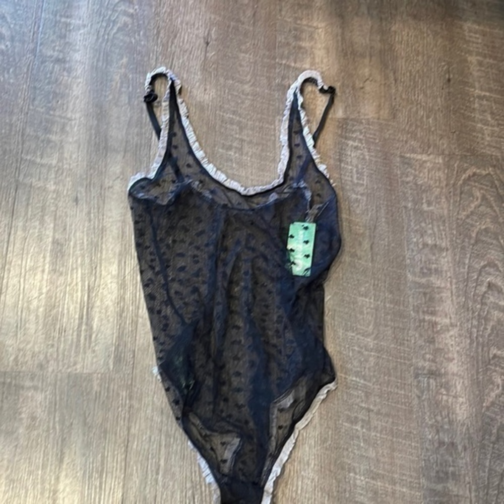 Honeydew lace bodysuit heart print